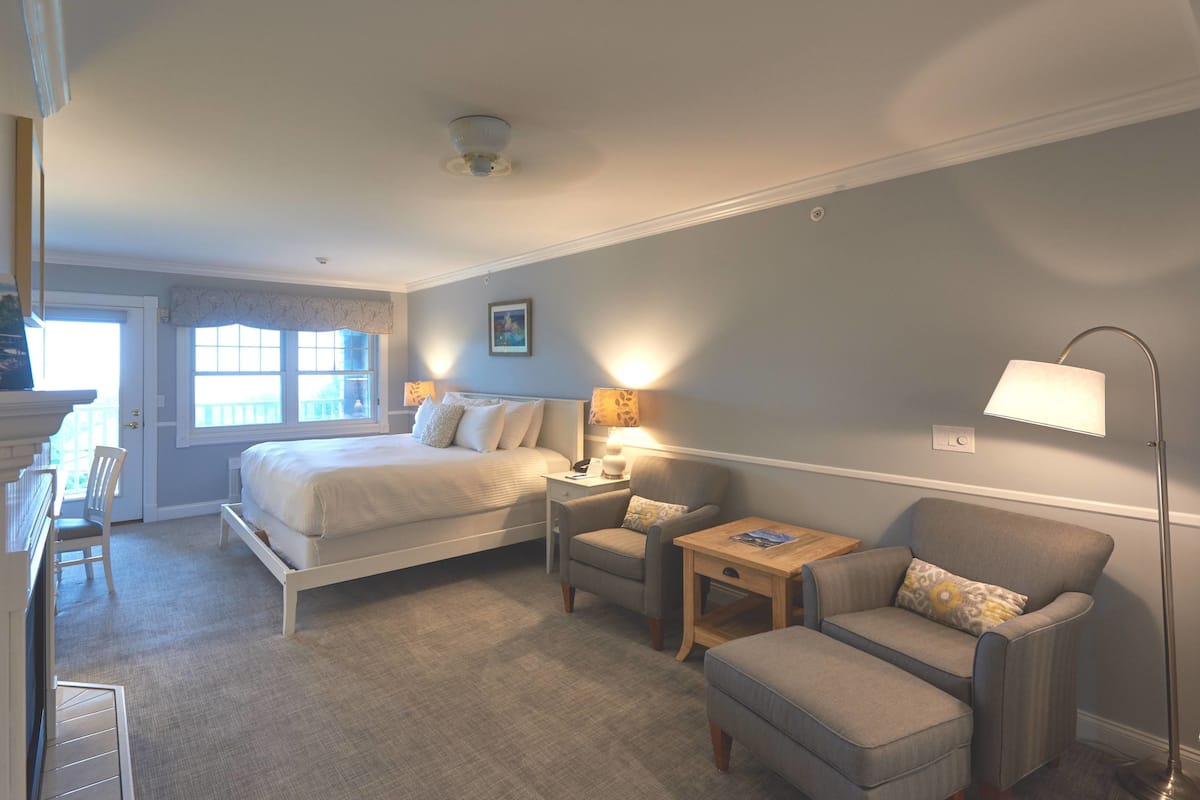 Hilltop Building First Floor | Ropa de cama de alta calidad y camas con pillow-top