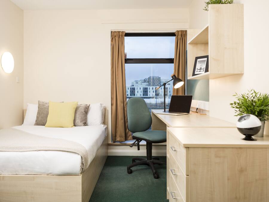 Desk, laptop workspace, iron/ironing board, free WiFi