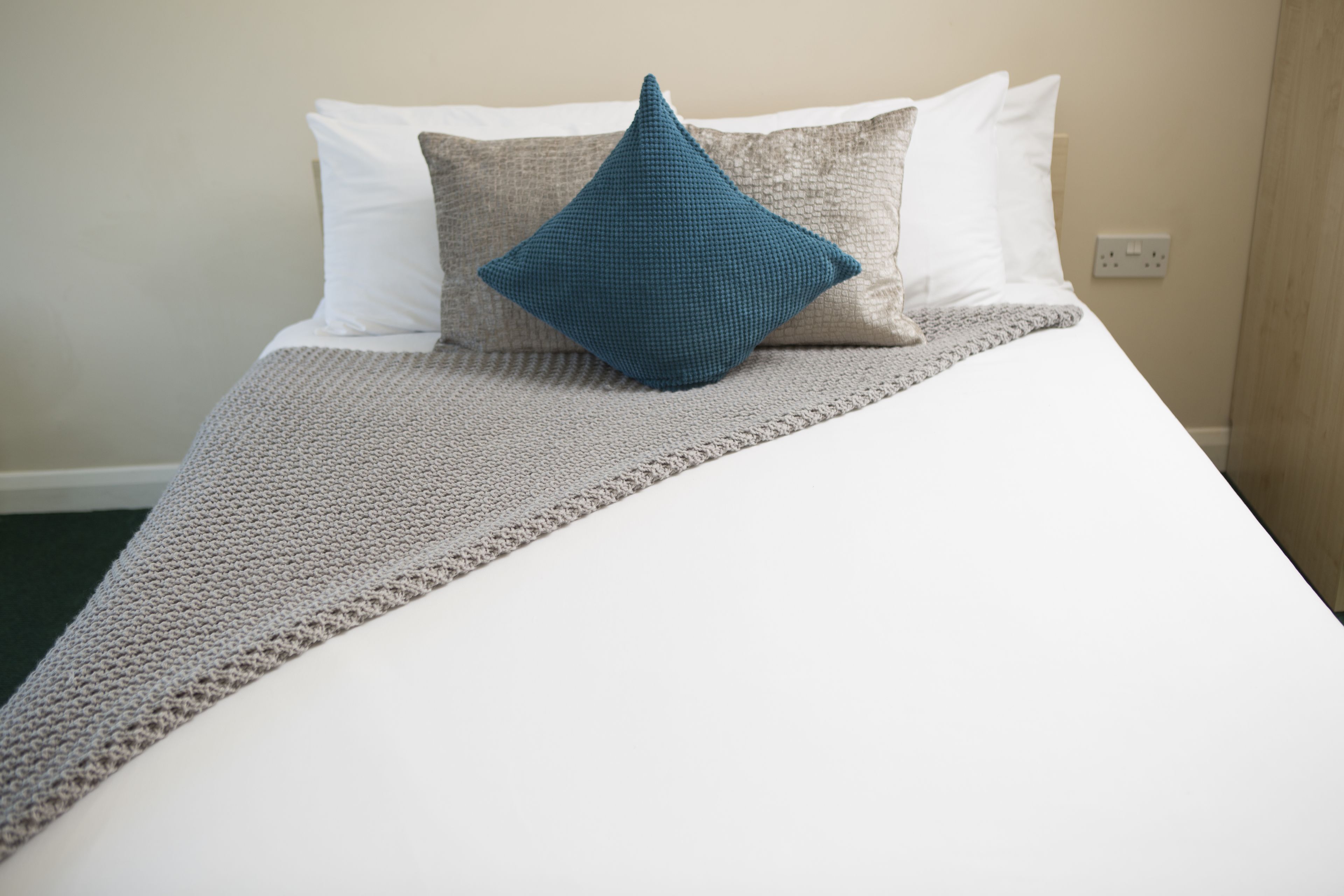 Desk, laptop workspace, iron/ironing board, free WiFi