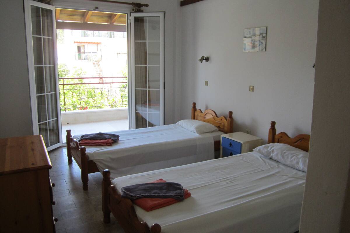 Iron/ironing board (on request), bed sheets
