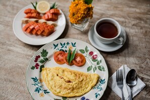 Tägliches einheimisches Frühstück gegen Gebühr