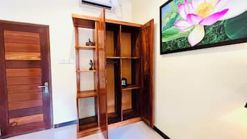In-room safe, desk, free WiFi, bed sheets