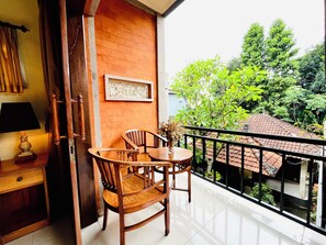 Deluxe Room | In-room safe, desk, free WiFi, bed sheets