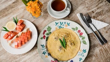 每日付費供應當地料理早餐