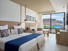 Caja fuerte, escritorio, cortinas opacas y wifi gratis