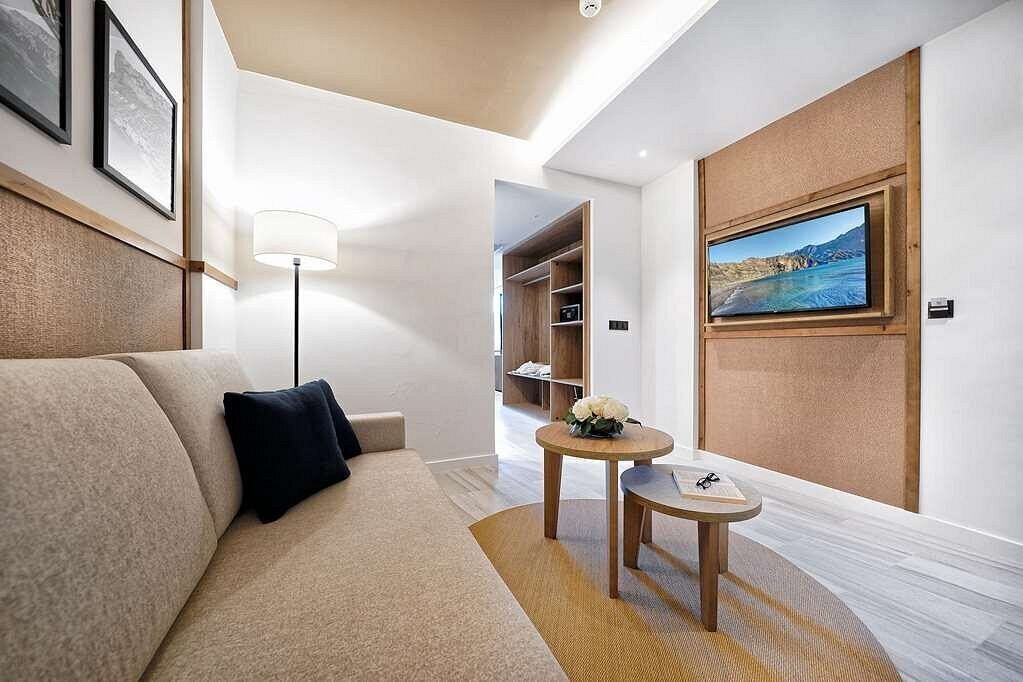 1 bedroom, in-room safe, desk, blackout curtains