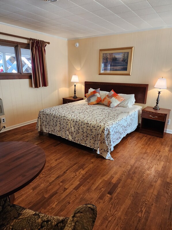 Signature Room | Iron/ironing board, bed sheets