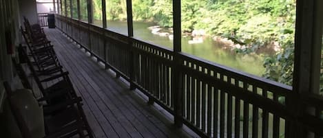 Standard Room, 1 King Bed | Terrace/patio