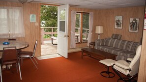 Living room - Lake Dalrymple Resort (Kawartha Lakes)