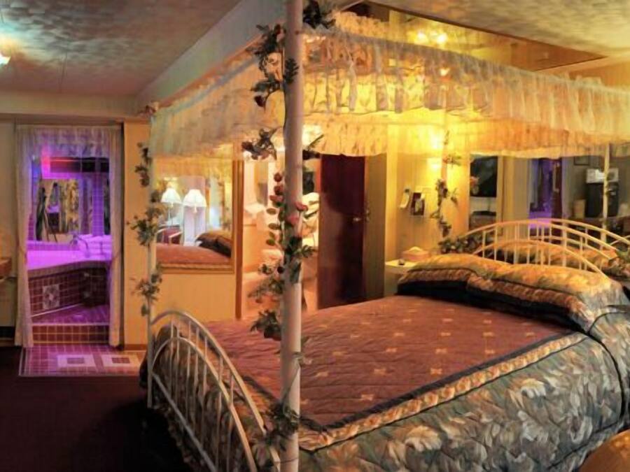 Escrivaninha, espaço de trabalho para notebook, quartos à prova de som