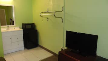 Chambre Standard double, fumeur | Accès au Wi-Fi (inclus), literie fournie