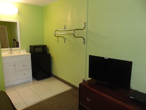 Quarto casal standard, para fumantes | Wi-Fi de cortesia, roupa de cama