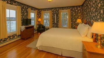 Deluxe Room | Individually decorated, individually furnished, free WiFi, bed sheets