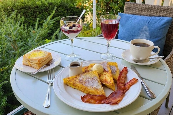 Free daily full breakfast