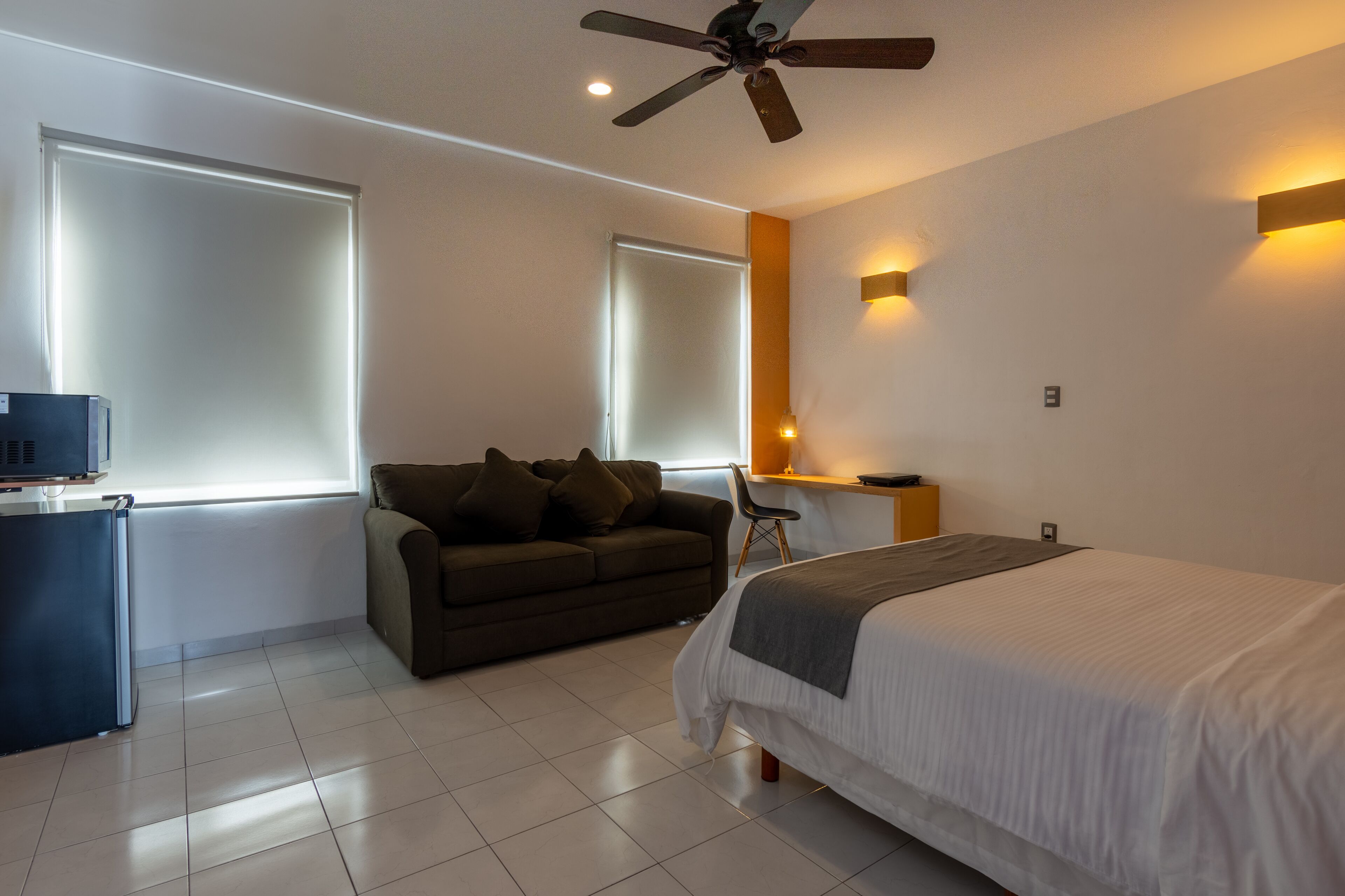 habitacion estandar con aire acondicionado | desk, iron/ironing board, free cots/infant beds, free wifi