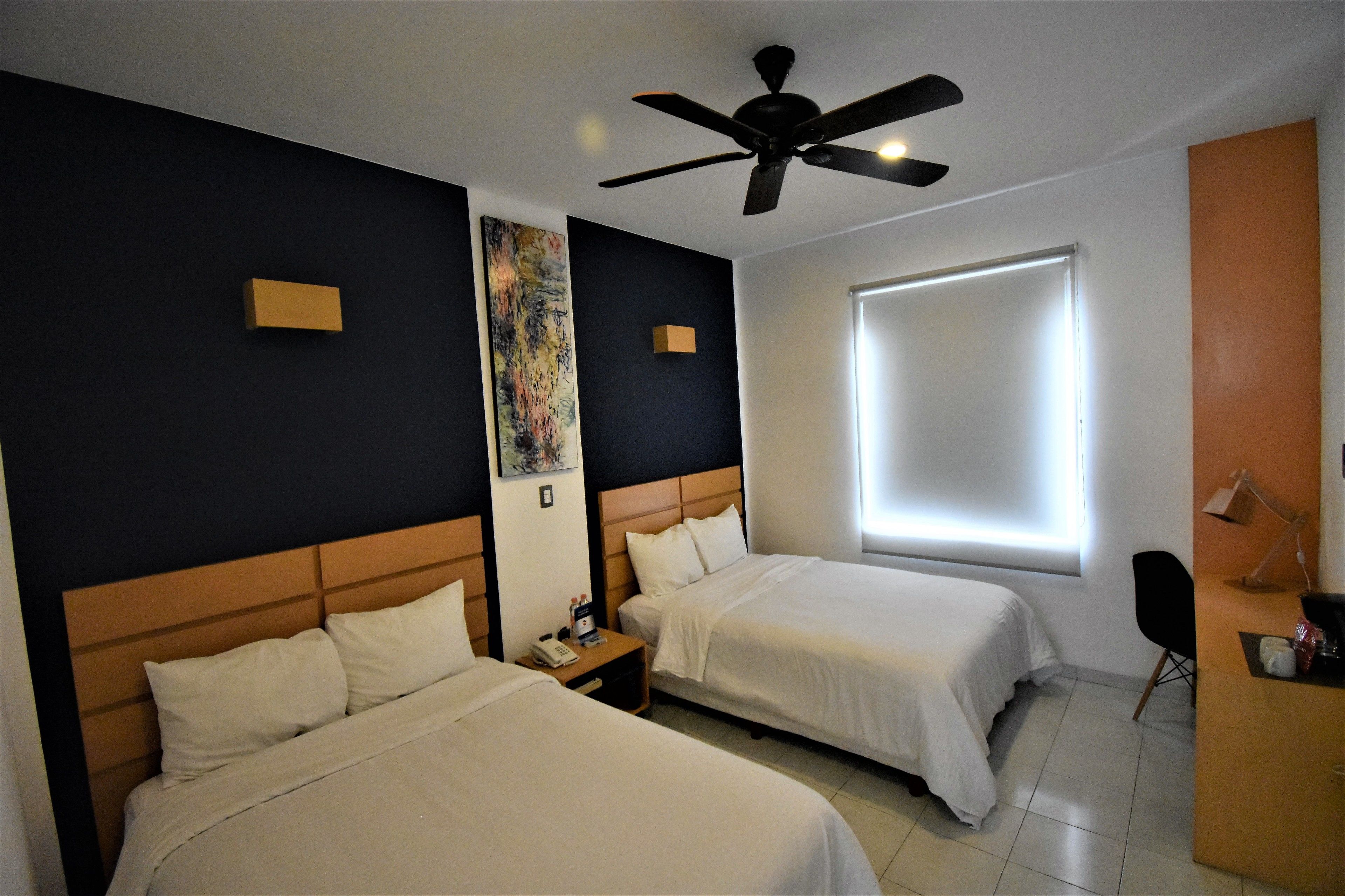 Habitación doble estándar | Escritorio, tabla de planchar con plancha y cunas gratuitas 