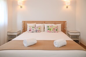 Phòng cách âm, bàn ủi/dụng cụ ủi quần áo 