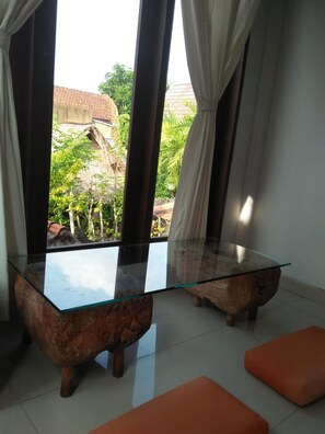 Minibar, desk, cribs/infant beds, rollaway beds - Lili Cottage Ubud (Ubud)