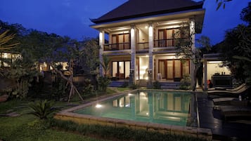 Deluxe Cottage | Outdoor pool