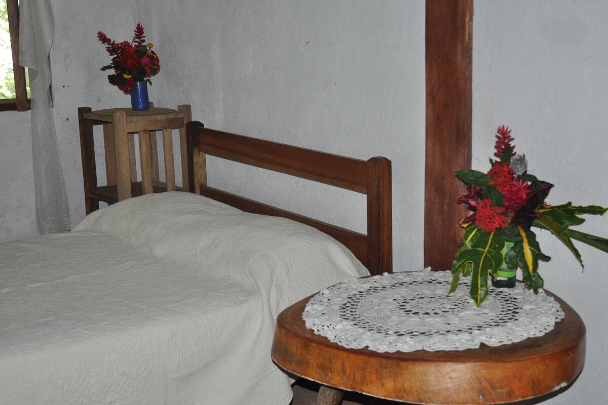 Single Room | Free cots/infant beds, rollaway beds, free WiFi, bed sheets