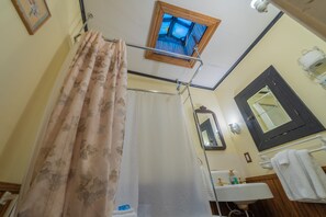 Triple Room, Ensuite (The Maid's Suite) | Bathroom