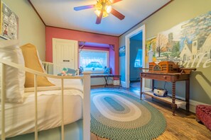Triple Room, Ensuite (The Maid's Suite) - The Maid's Quarters Bed Breakfast & Tearoom (Pottsville)