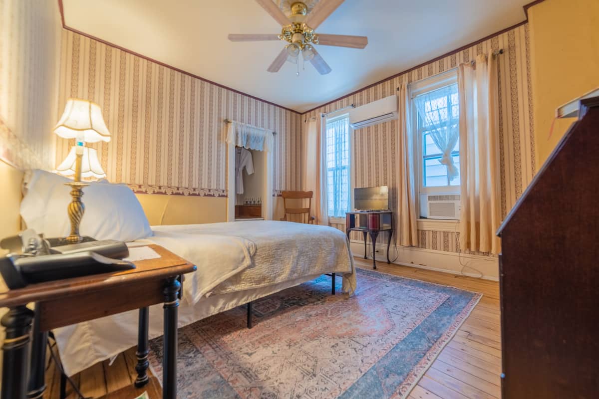 Triple Room, Private Bathroom (Miners Suite)