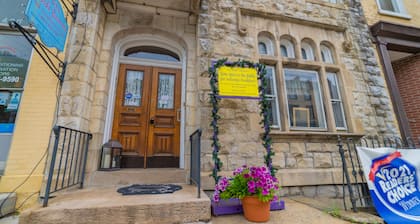 The Maid's Quarters Bed Breakfast & Tearoom