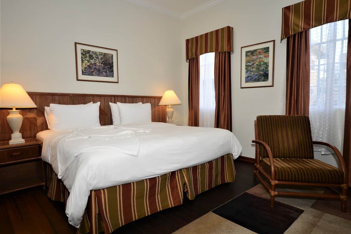 Executive-huone, 1 suuri parisÀnky | 1 makuuhuone, untuvapeitot, pillowtop-patjalliset sÀngyt, minibaari