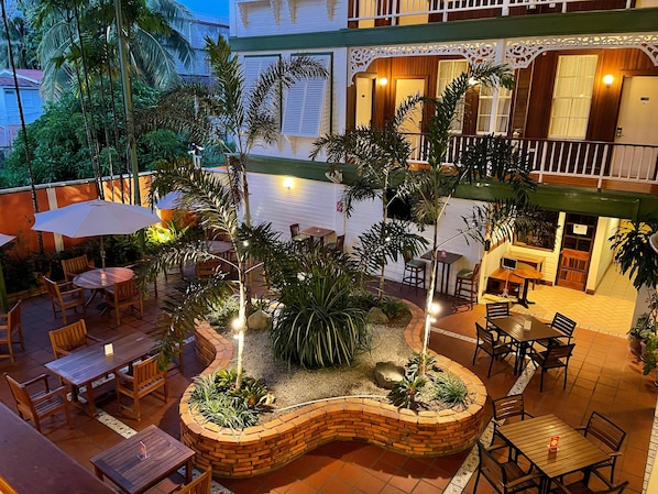 Bar (on property) - Cara Lodge (Georgetown)