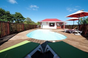 Outdoor spa tub - Le Jardin des 4 épices (Saint-Louis)