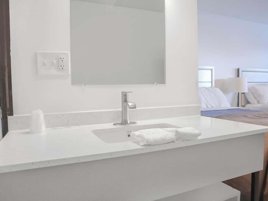 Standard Room, 2 Double Beds | Bathroom | Free toiletries, towels, soap, shampoo