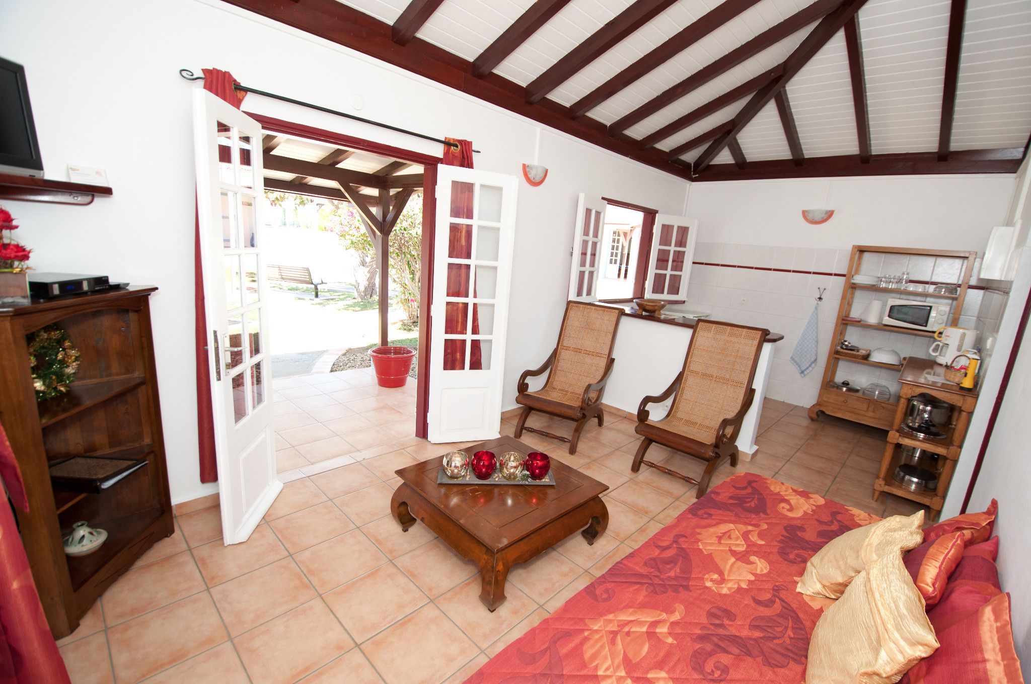 Villa, 1 habitación | Sala de estar | Televisión de pantalla plana 