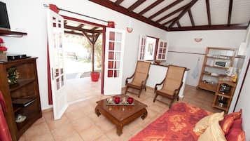 Villa, 1 habitación | Sala de estar | Televisión de pantalla plana