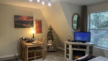 Signature Studio Suite, Multiple Beds, Kitchenette, Garden Area | Living area | TV