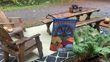 Deluxe Suite, 2 Bedrooms, Kitchenette, Ground Floor | Terrace/patio