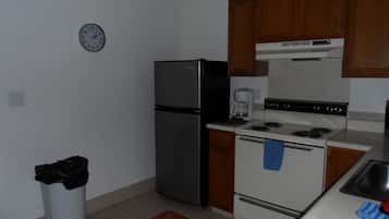 Full-sized fridge, microwave, stovetop, coffee/tea maker