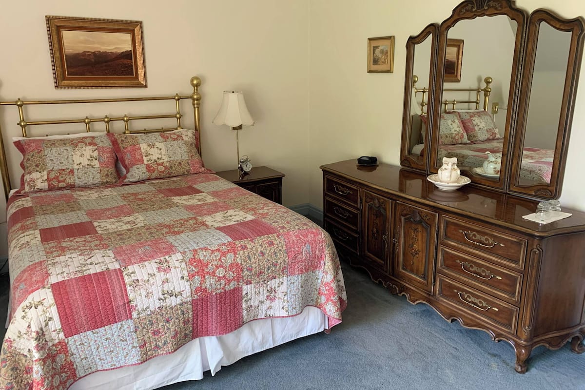 Zimmer, 1 King-Bett, eigenes Bad, Seeblick