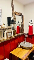 Habitación de diseño, 1 cama de matrimonio | Baño | Ducha y cabezal de ducha tipo lluvia