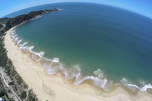 Perto da praia, areia branca