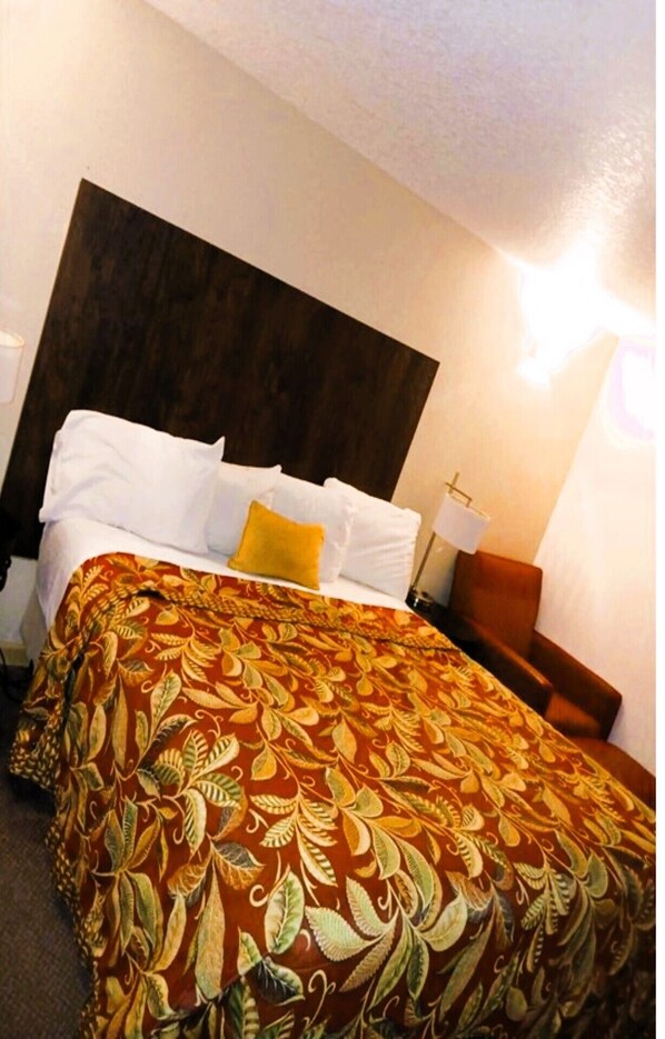 Habitación, 1 cama King size | Tabla de planchar con plancha, wifi gratis y ropa de cama