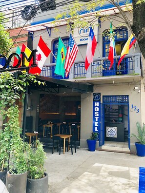 Front of property - Roomies Hostel Roma (Mexico City)