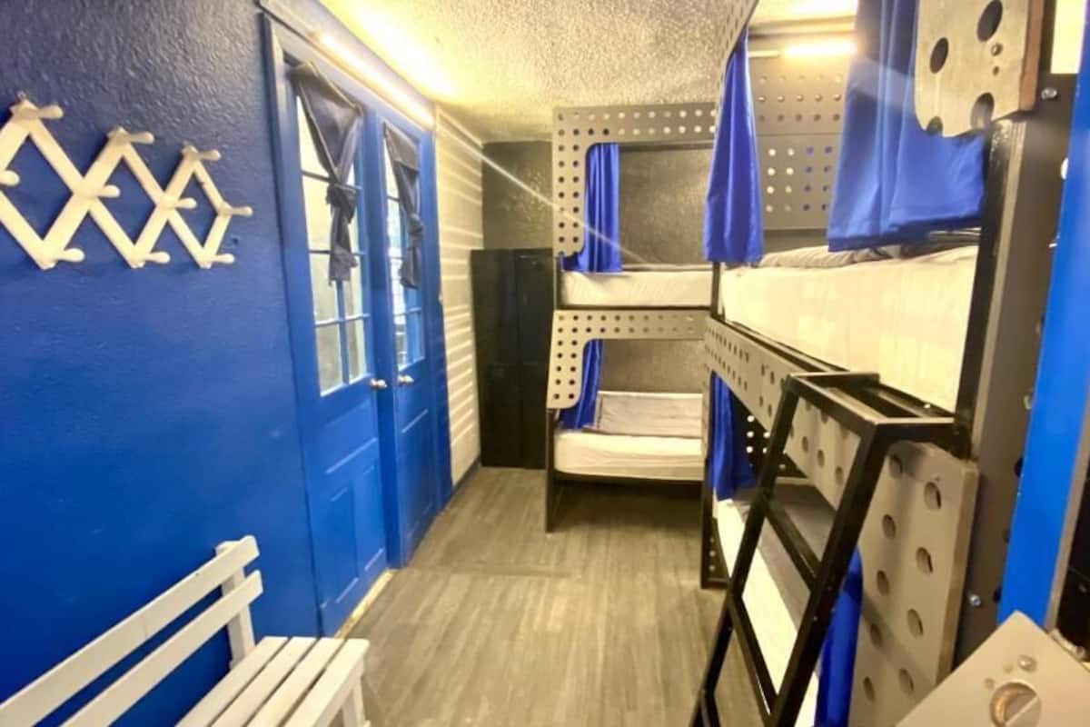 Dormitorio mixto | Dundyner, pengeskab på værelset, gratis Wi-Fi