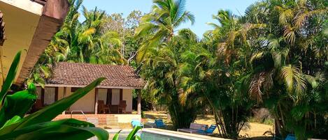 Außenpool, geöffnet von 09:00 Uhr bis 22:00 Uhr, Liegestühle