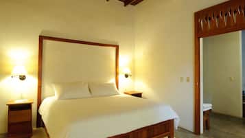 Doppia Deluxe, 1 camera da letto, vista piscina, lato piscina | Una cassaforte in camera, tende oscuranti, Wi-Fi gratuito, lenzuola