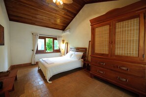 Zimmersafe, Verdunkelungsvorhänge, kostenloses WLAN, Bettwäsche