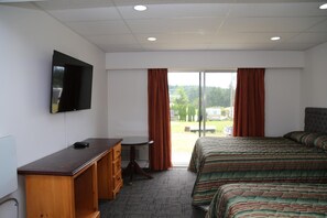 Desk, free WiFi, bed sheets - Timberlodge RV & Campground (Port Alberni)