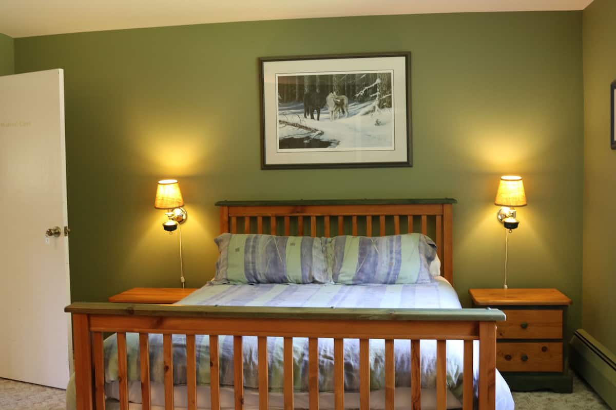 Quarto, 1 cama Queen | Roupas de cama premium, Wi-Fi de cortesia, individualmente mobiliados