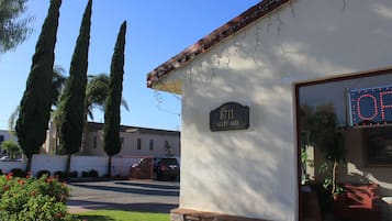 Vista frontal de la propiedad