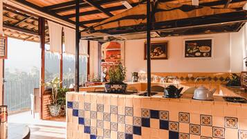 Se sirven desayunos, cenas y cocina mexicana